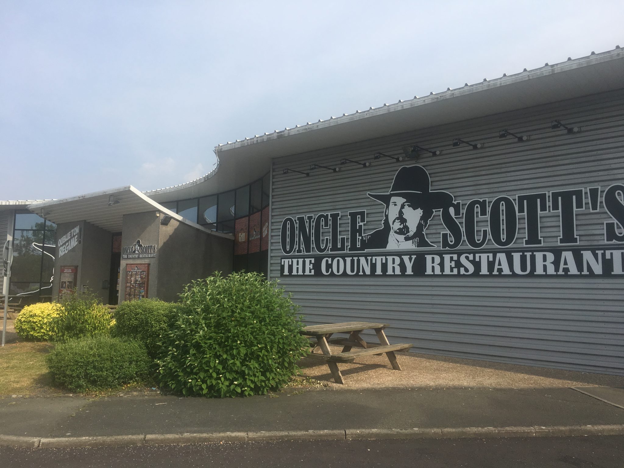 Oncle Scott’s Beaucouzé est ouvert !